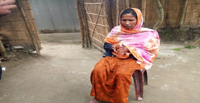 মিঠাপুকুরে ইউপি সদস্যকে টাকা দিয়েও প্রতিবন্ধী ভাতার কার্ড পাননি শাহিনা বেগম